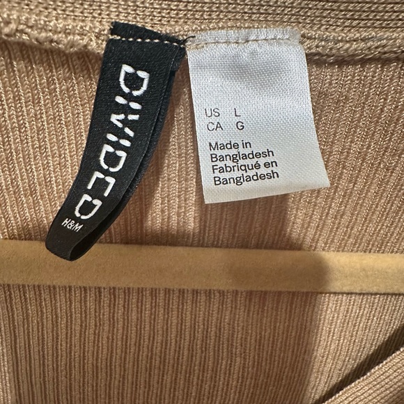 H&M DIVIDED tan colored cardigan. - Picture 4 of 4